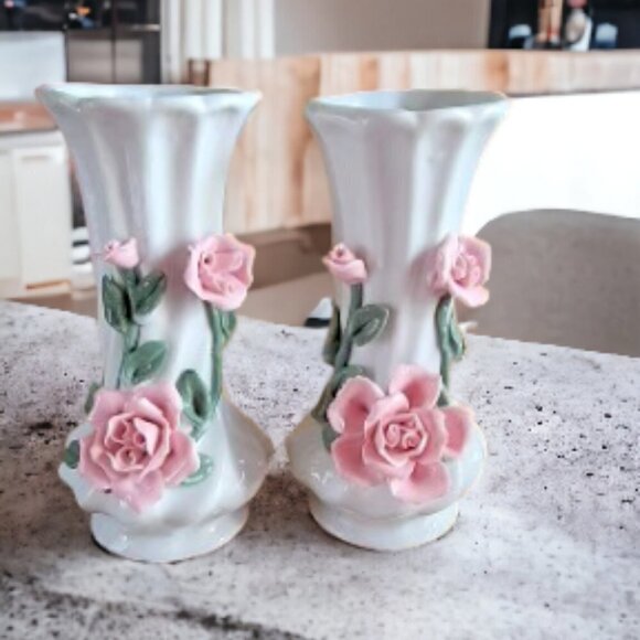 Vintage Pink Roses and White Flower Vases For your Collection or for Display - Picture 1 of 4